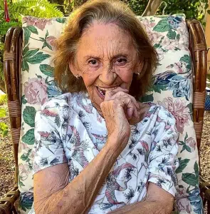 Laura Cardoso aos 95 anos esbanja beleza, simpatia e muita felicidade bemmaismulher.com - Laura Cardoso aos 95 anos esbanja beleza, simpatia e muita felicidade
