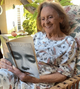 bemmaismulher.com - Laura Cardoso aos 95 anos esbanja beleza, simpatia e muita felicidade