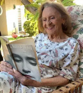 Laura Cardoso aos 95 anos esbanja beleza, simpatia e muita felicidade bemmaismulher.com - Laura Cardoso aos 95 anos esbanja beleza, simpatia e muita felicidade