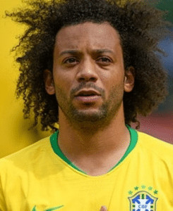 bemmaismulher.com - O jogador Marcelo, que joga no Fluminense, voltou &agrave; loja que lhe vendeu uma bola fiado na inf&acirc;ncia e tem uma linda atitude...
