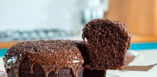Você Não Vai Acreditar: Esse Bolo de Chocolate Não Leva Açúcar Nem Farinha!