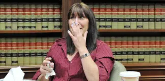 Ela doou um rim para salvar a vida da chefe. E, semanas depois, foi demitida.